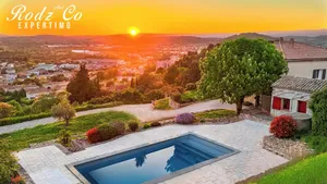 Image of Panoramic view, private pool, walking distance Apt town center - 110m², Luberon