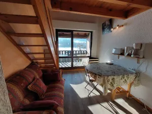 Image of Charmant appartement avec balcon exposé sud, à 450m du centre et des pistes de fond – Autrans. - FR-1-737-56