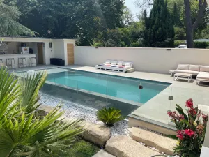 Image of Villa in a private estate, swimming pool with beach (overflow)