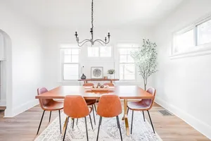 Image of Mid-Century Modern 2B Bungalow w\/Fenced Yard, Offstreet Parking, 10 min to DT
