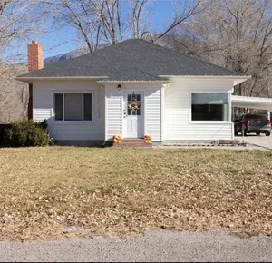 Image of Mystic Manor Monroe 4 Bed Farm House- 10 min walk to Hot springs