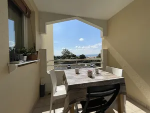 Image of Appartement rénové avec climatisation et garage, proche plage et commodités - FR-1-338-548