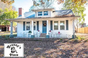 Image of Granny's Place -  Historic Country Cottage- PET FRIENDLY!