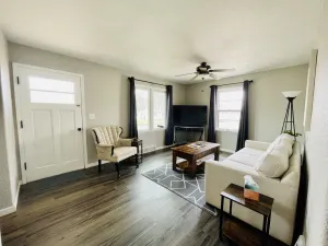 Image of The Cottage on Lowell, Near I-229, Sleeps 6, Dog Friendly