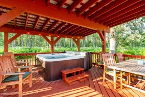 Image of 2B\/2B Guest Cottage with outdoor hot tub. 2 miles from city center.