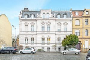 Image of renovated modern apartment at the theater-fully equipped