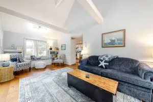 Image of Charming cottage with deck, yard, & AC - walk to beach, Main Street, & ferry