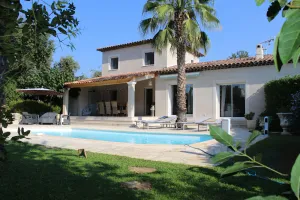 Image of 4 **** tourism furnished villa with private heated pool. Quiet and well equipped