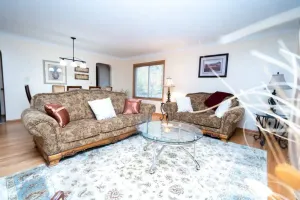 Image of Cozy 5BR Home with free Wi-Fi & Free Parking with Weekly and Monthly Discounts