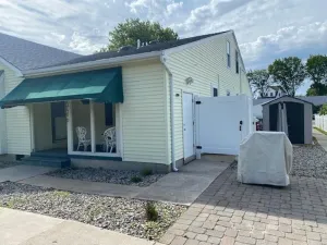 Image of Updated 2 Bed, 1 Bath Village Green Quad