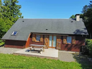 Image of Chalet tout confort en lisière de forêt avec cheminée, terrasse et accès direct à un étang de pêche - FR-1-497-213