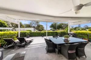 Image of HUGE  PRIVATE SECURE COURTYARD WATERFRONT VIEW  SLEEPS 4 Adults & 1 Child <br>