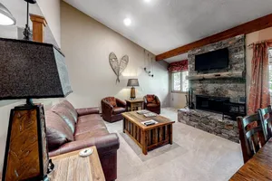 Image of Beautiful condo with full kitchen, mountain views