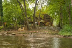 Image of Luxury Cabin On The Chattahoochee River - Short Walk To Downtown Helen