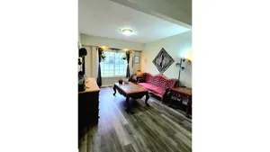 Image of Victorian Antique 1 Bdrm Ground Fl Apartment