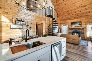 Image of Modern and Cozy - Hot Tub - Newly Renovated!