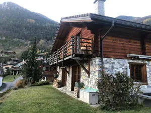 Image of Spacious Wooden Chalet near Verbier with Jacuzzi!