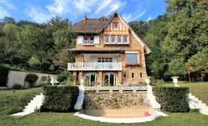 Image of Luxury house nestled in wood for a unique experience