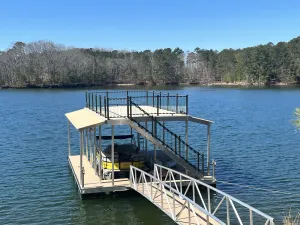 Image of Stunning Lake Chalet close to Margaritaville & Aqualand
