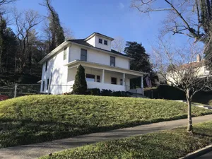 Image of Historical American 4-square home, originally built in the 1800's, Near LMU,