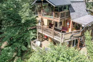 Image of Edward - The Hut