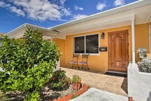 Image of Hip Studio w\/ Patio 1 Mi to Pompano Beach Pier
