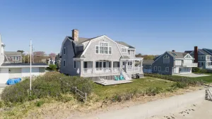 Image of Drakes Island Beach Front Breathtaking Property : Oceanviews and Sandy Beach !