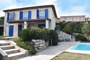 Image of Beautiful and peaceful villa in a residence