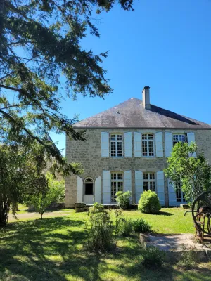 Image of Beautiful estate with swimming pool and wooded grounds