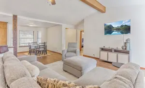 Image of This house is a 3 bedroom(s), 2 bathrooms, located in Edmond, OK.