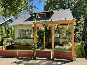 Image of Fantastic Bungalow with Hot tub, Decks, Close to everything, modern and clean