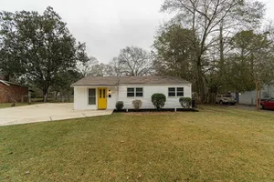 Image of Spacious Home w\/ 2 Ensuites, Kitchen & Porch