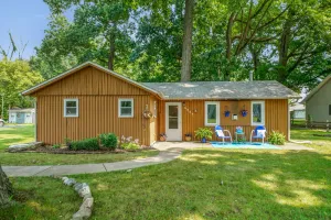 Image of Cabin, rustic elegance w\/ hot tub, lake access