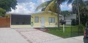 Image of Great spot for a sunny, hassle free vacation. Clean, safe close to the beach.