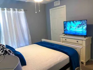 Image of Chic and Comfy Condo-❄️Snowbirds Welcome ❄️