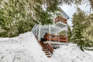 Image of Mountain-view chalet with charming decor - near hiking, lakes, & ski resorts