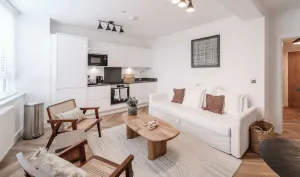 Image of Bright Apartment in Chester's Heart