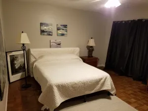 Image of Master bedroom with private bath and entrance near IAH airport