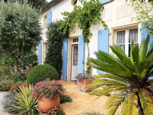 Image of Maison familiale avec jardin paysagé, cheminée, wifi, et proche de La Rochefoucauld - FR-1-653-164