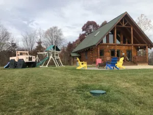 Image of Log cabin in Amish country