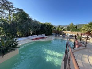 Image of Character villa with large swimming pool at the foot of the Pagnol hills