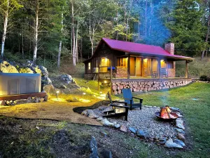 Image of Secluded Lake Front Lodge In Cosby - Your Ultimate Hideaway