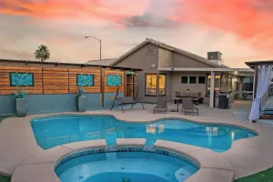 Image of ❤️3 Bedroom Vegas w Pool & Spa & fun amenities!