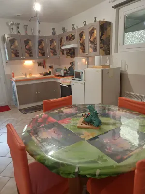 Image of 10 minutes from St Emilion! A break somewhere in the garden of maple and niwaki