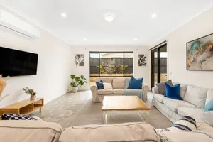 Image of Chic 4 br, 2 storey, ocean view & family friend