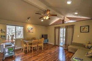 Image of Modern Cabin Sleeps 5- Close in Manitou Springs and close to Garden of the Gods
