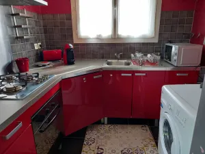 Image of Apartment with lovely enclosed terrace overlooking Mont Ventoux and swimming pool.