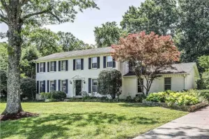 Image of The White Colonial.  Minutes to Downtown Franklin.