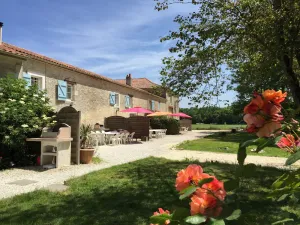 Image of Fully equipped gite in a calm domaine 30 minutes from La Rochelle