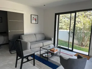 Image of MODERN HOUSE